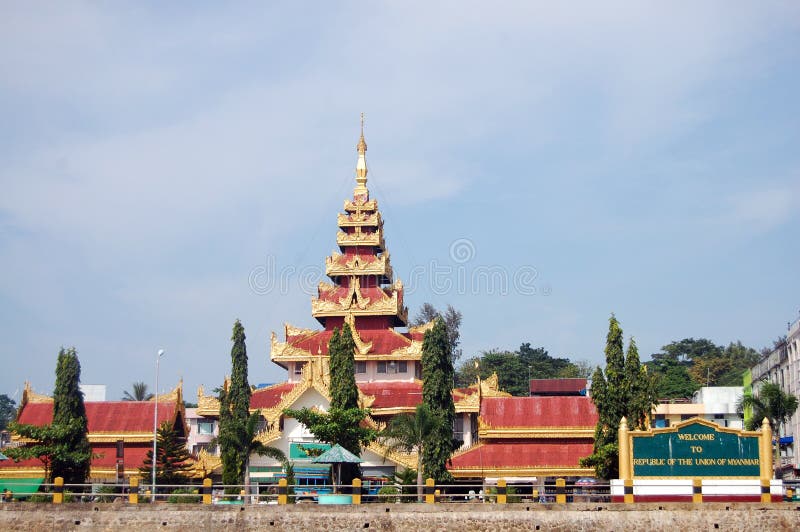 Kawthaung Township (Thajské , Ko Song význam Druhý Ostrov nebo Dvakrát Island) je okres z Kawthaung Přímo v Taninthayi Divize Myanmaru.